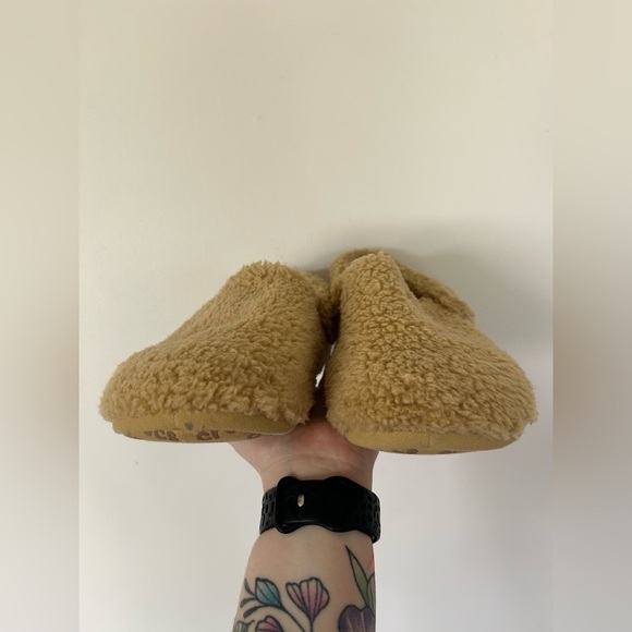 CROC Classic Cozzzy Slipper Size 9W Tan - Picture 2 of 7